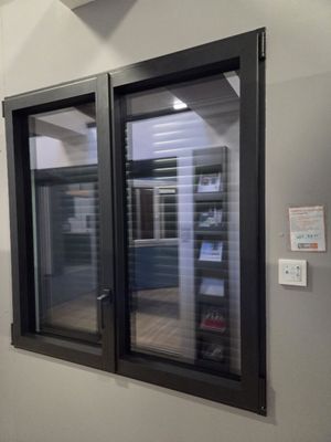 Fenêtre alu Elia Frappe avec volets roulants électriques - Photo 1