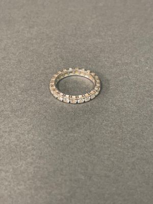 ALLIANCE américaine sertie de 22 petites pierres blanches ta…