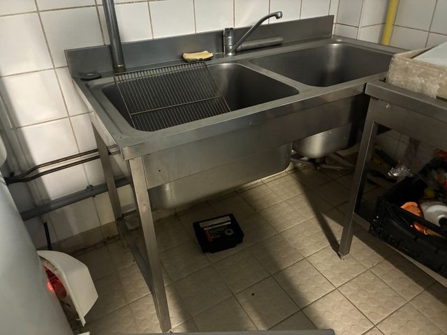 Plonge inox deux bacs avec robinet