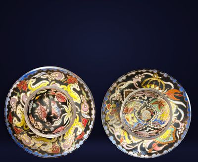 paire d'assiettes chinoises décorées d'oiseaux et de fleurs