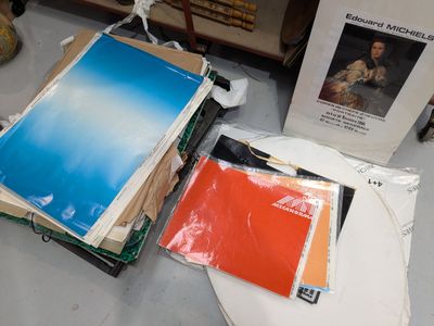 MATERIEL DE PEINTRE Feuilles, Règles, Toile, papier et diver…