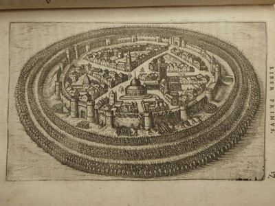 un vieux livre sur lequel est dessiné un plan de ville