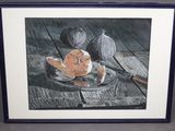 tableau représentant une nature morte composée de fruits disposés sur une assiette posée sur une table