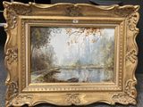 une peinture à l'huile représentant une scène de rivière avec un bateau dans l'eau
