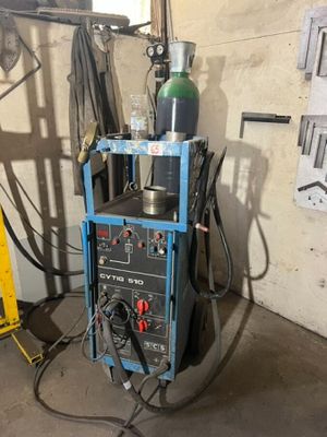a machine that is sitting in a garage