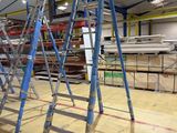 many ladders that are sitting in the middle of a room