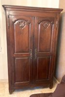 Petite armoire rustique en chêne mouluré et sculpté de coqui…