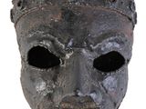 une image représentant un masque sur lequel figure un visage