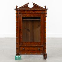 Vitrine miniature ornée de motifs imitant le bambou, fin du … (photo 3)