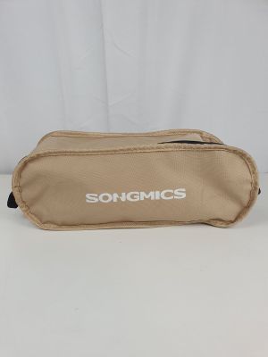 un sac beige portant l'inscription « Songmics », posé sur une surface blanche