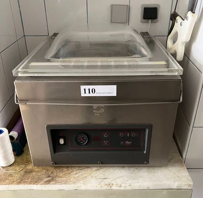 une image d'un four commercial dans une cuisine