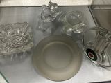 a lot of glass items that are on the counter