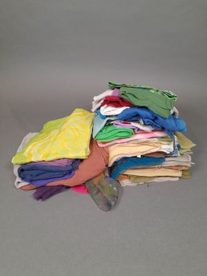 Important de lot de carrés et foulards principalement en soi…