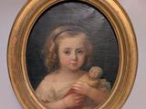 tableau représentant une jeune fille tenant un ours en peluche, dans un cadre doré