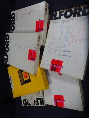une pile de livres empilés les uns sur les autres