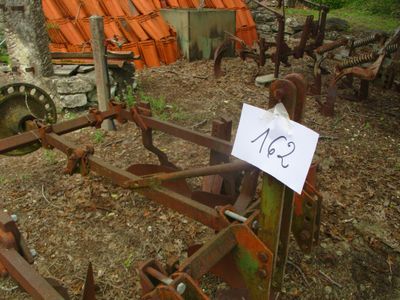 Une vieille charrue vigneronne GARDE 001145