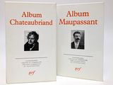 les deux livres sont posés côte à côte sur une surface blanche