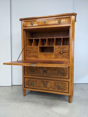 Secrétaire droit en bois de placage à filet ouvrant par troi…