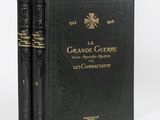 un livre noir posé sur une table blanche, à côté d'un livre rouge