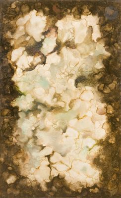 une peinture abstraite représentant des fleurs blanches, dans un cadre marron