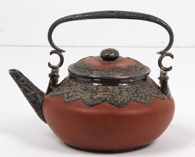 CHINE, DÉBUT XXe SIÈCLE Théière en grès de Yixing avec montu… - Photo 1