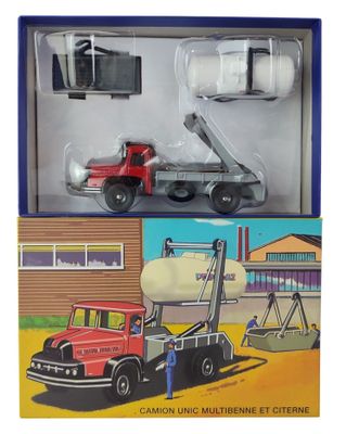 un camion jouet équipé d'une grue et d'un camion-malaxeur