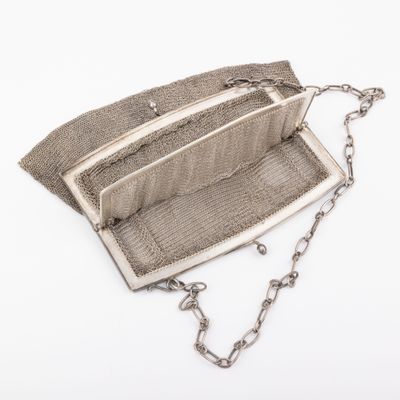 Petit sac en côte de maille en argent, à fermoir rigide grav…