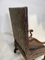 Fauteuil en bois mouluré et sculpté, les accotoirs feuillagé… (photo 6)