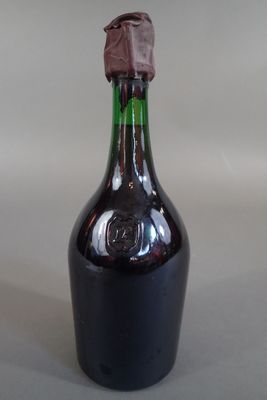a brown bottle with a brown cap on top of it