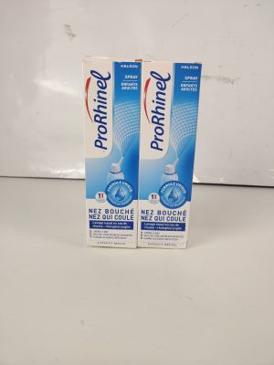 deux tubes de dentifrice posés sur un plan de travail