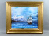 une peinture à l'huile représentant un voilier en pleine mer, avec des nuages en arrière-plan
