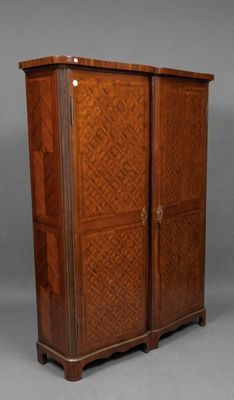 Armoire en marqueterie de forme galbée style Régence H : 190…
