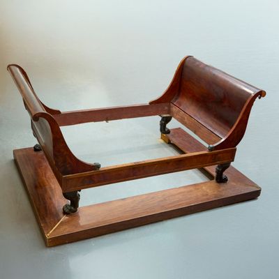 a wooden sleigh that is sitting on a stand