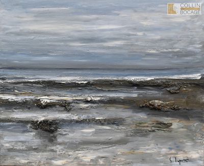 une peinture à l'huile représentant une scène de plage avec des vagues venant s'écraser sur le rivage