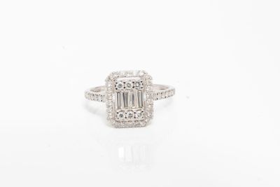 une bague en diamant et or blanc
