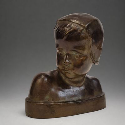 buste en bronze représentant un jeune garçon coiffé d'un chapeau