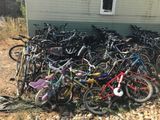 a lot of bikes that are parked in front of a house