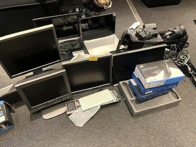 a lot of computers that are sitting on the floor