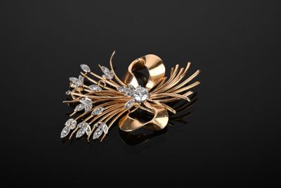 Broche Années 50 aux 2 ors 750/1000ème à décor d'une gerbe d…