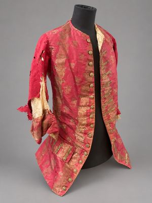 une veste rouge et dorée sur un mannequin, un mannequin, un mannequin, un mannequin, un mannequin, un mannequin, un mannequin, un mannequin, un mannequin, un mannequin, un mannequin, un mannequin, un mannequin, un mannequin, un mannequin, un mannequin, un mannequin, un mannequin, un mannequin, un mannequin, un mannequin, un mannequin, un mannequin, un mannequin, un mannequin, un mannequin, un mannequin, un mannequin, un mannequin, un mannequin, un mannequin, un mannequin, un mannequin, un