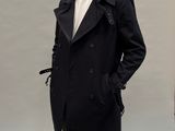 cette image peut contenir des vêtements, des vêtements, des vêtements, des vêtements, des vêtements, des vêtements, un manteau, un pardessus, une veste, à manches longues, à manches longues, à manches longues,