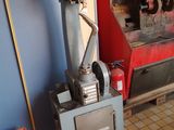 une machine qui se trouve dans le coin d'une pièce