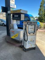 Ensemble de 10 postes de distribution de carburants, compren…