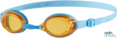 une paire de lunettes de natation exposée