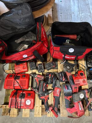 a lot of tools that are sitting on a pallet