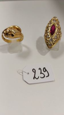 deux bagues en or et une bague sertie d'un rubis