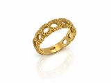 une bague en or jaune ornée d'un motif de corde torsadée