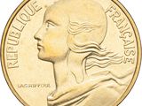 une image montrant un gros plan d'une pièce de monnaie à l'effigie d'une femme