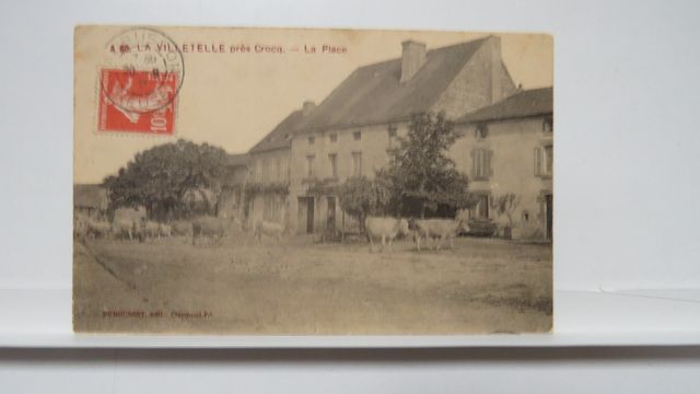 La Villetelle : La Place (Dumousset A 80). B.E. Carte rare !!!