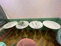 Lot de 4 tables plateau imitation marbre pied doré (photo 3)